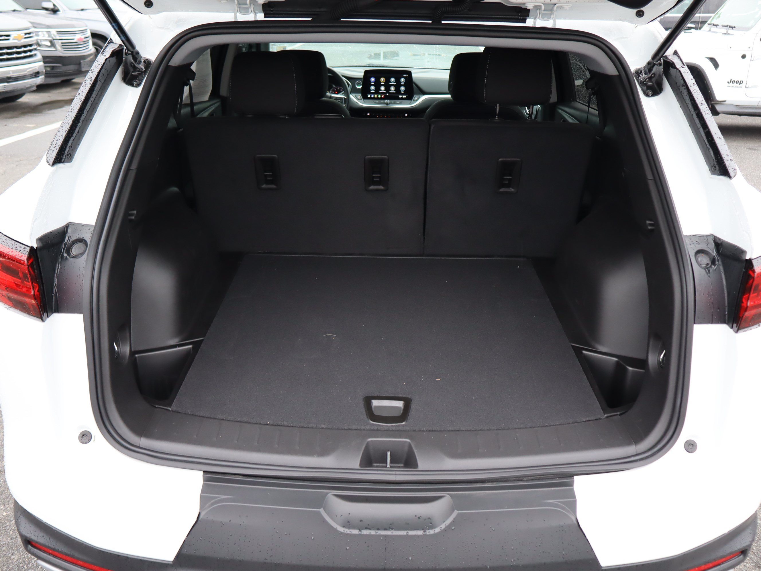 Used 2025 Chevrolet Blazer LT FWD image 32