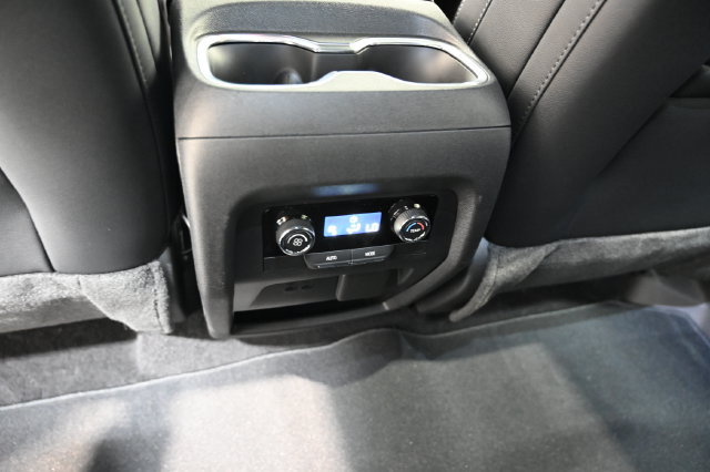 New 2027 Chevrolet Traverse LT w/ Midnight/Sport Edition FWD image 27