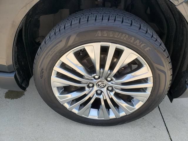 Used 2022 Toyota Venza Limited AWD/4WD image 28