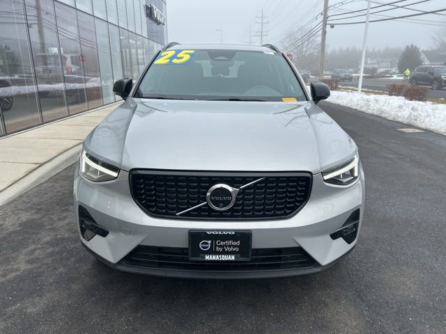Certified 2025 Volvo XC40 B5 Plus AWD/4WD image 7