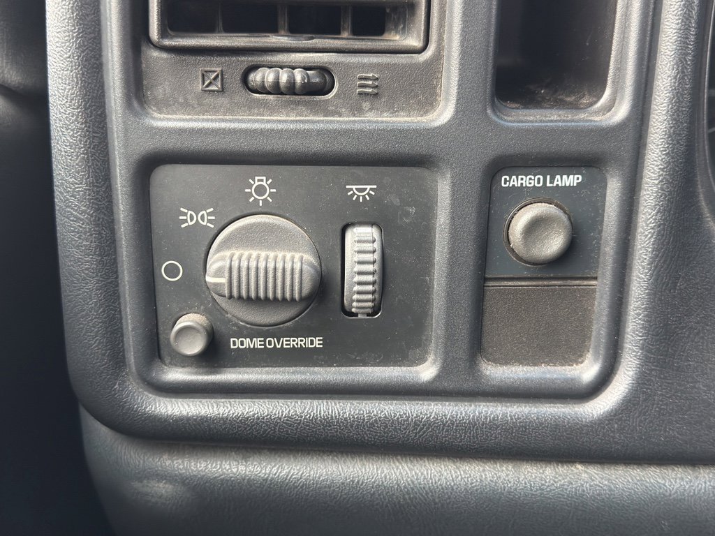 Used 2001 Chevrolet Silverado 1500 4x4 Extended Cab w/ Firm Ride Suspension Pkg image 12