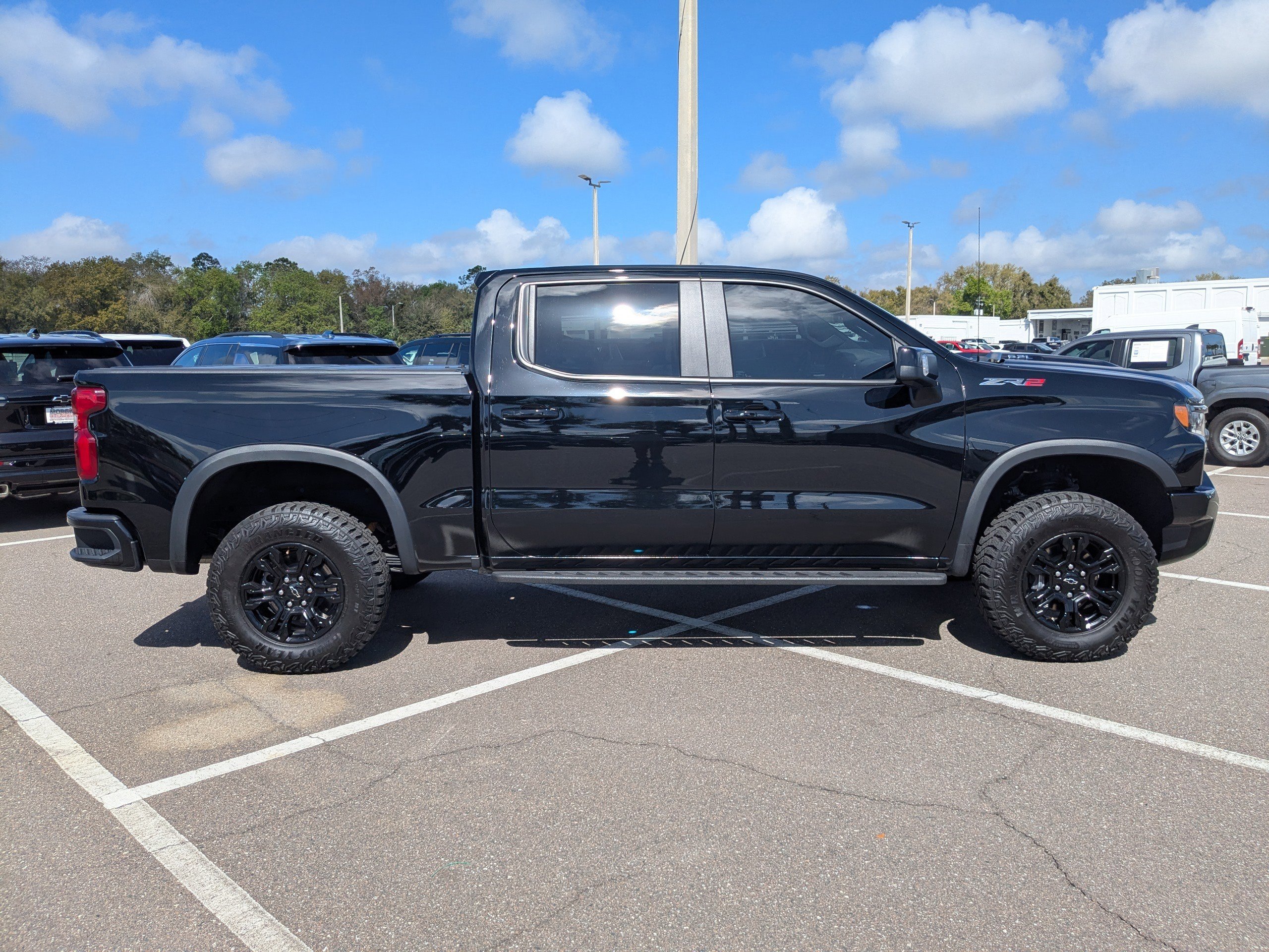 Used 2025 Chevrolet Silverado 1500 ZR2 w/ Technology Package image 3