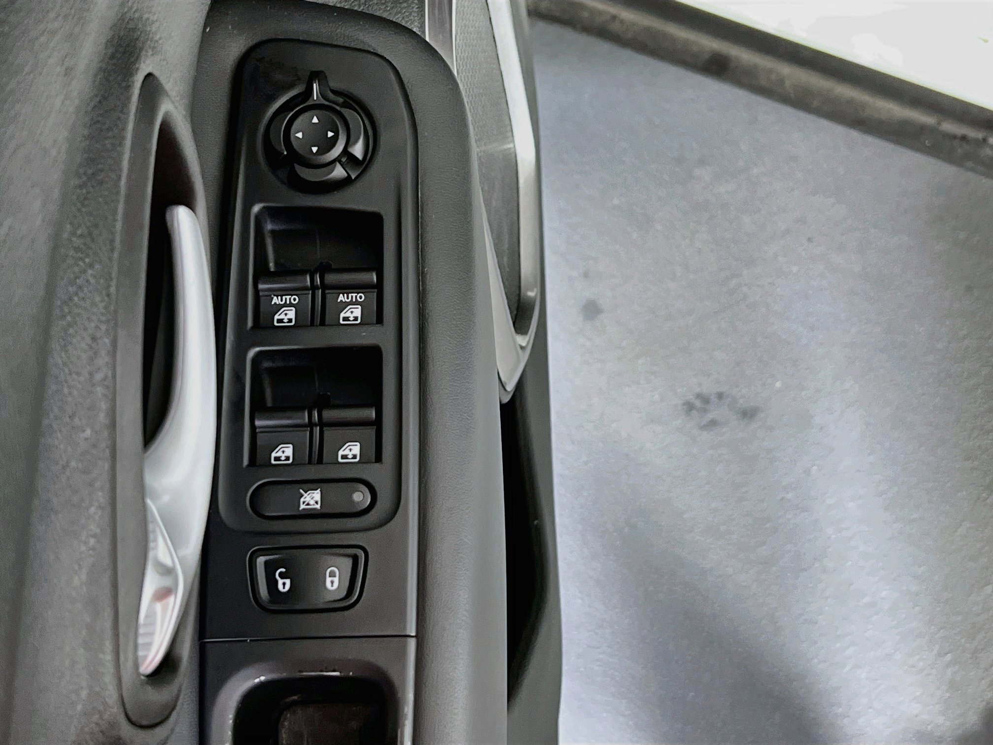 Used 2023 Jeep Renegade Latitude AWD/4WD image 18