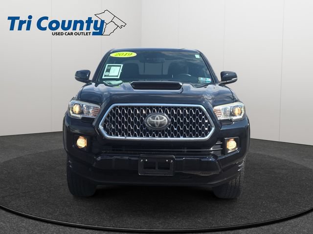 Used 2019 Toyota Tacoma TRD Sport AWD/4WD image 2