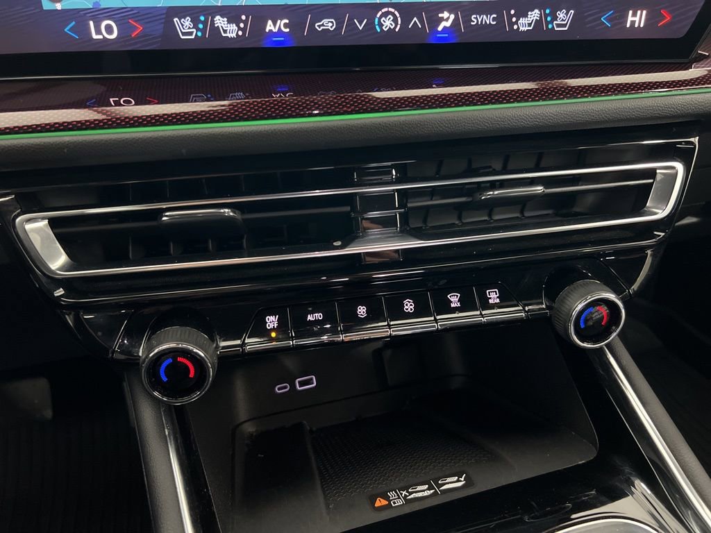 Used 2026 Chevrolet Traverse RS w/ LPO, Floor Liner Package image 17