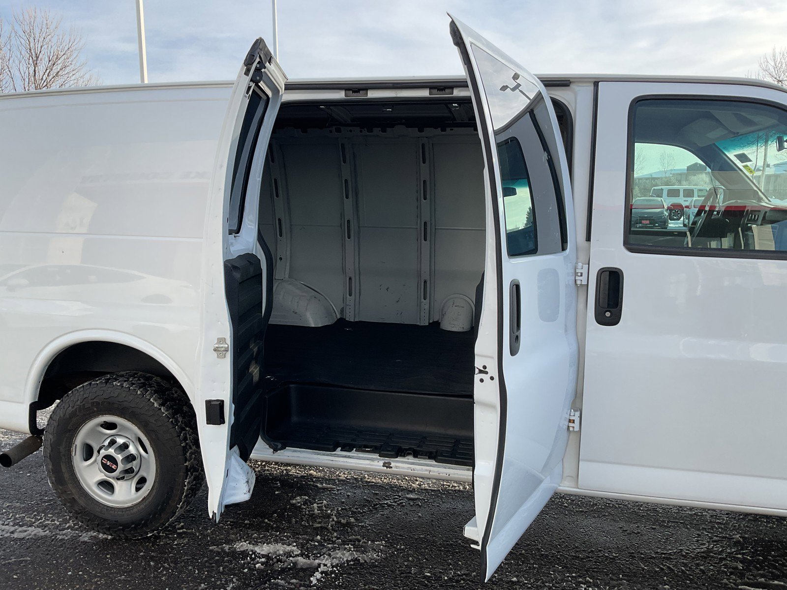 Used 2017 GMC Savana 2500 image 16