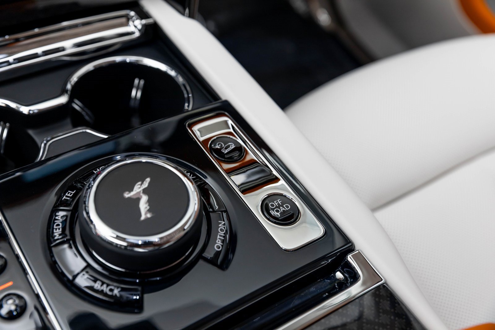 New 2026 Rolls-Royce Cullinan Black Badge image 30