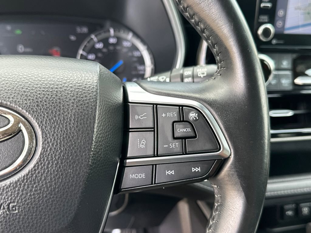 Used 2020 Toyota Highlander XLE image 27