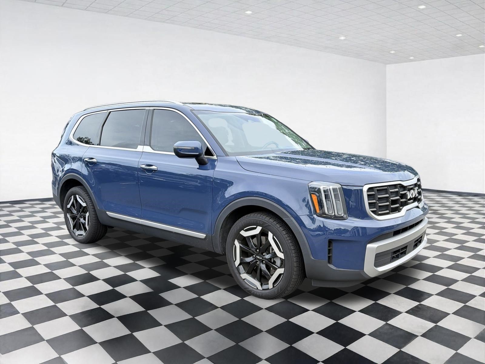 Used 2023 Kia Telluride S w/ S Sunroof Package FWD image 3