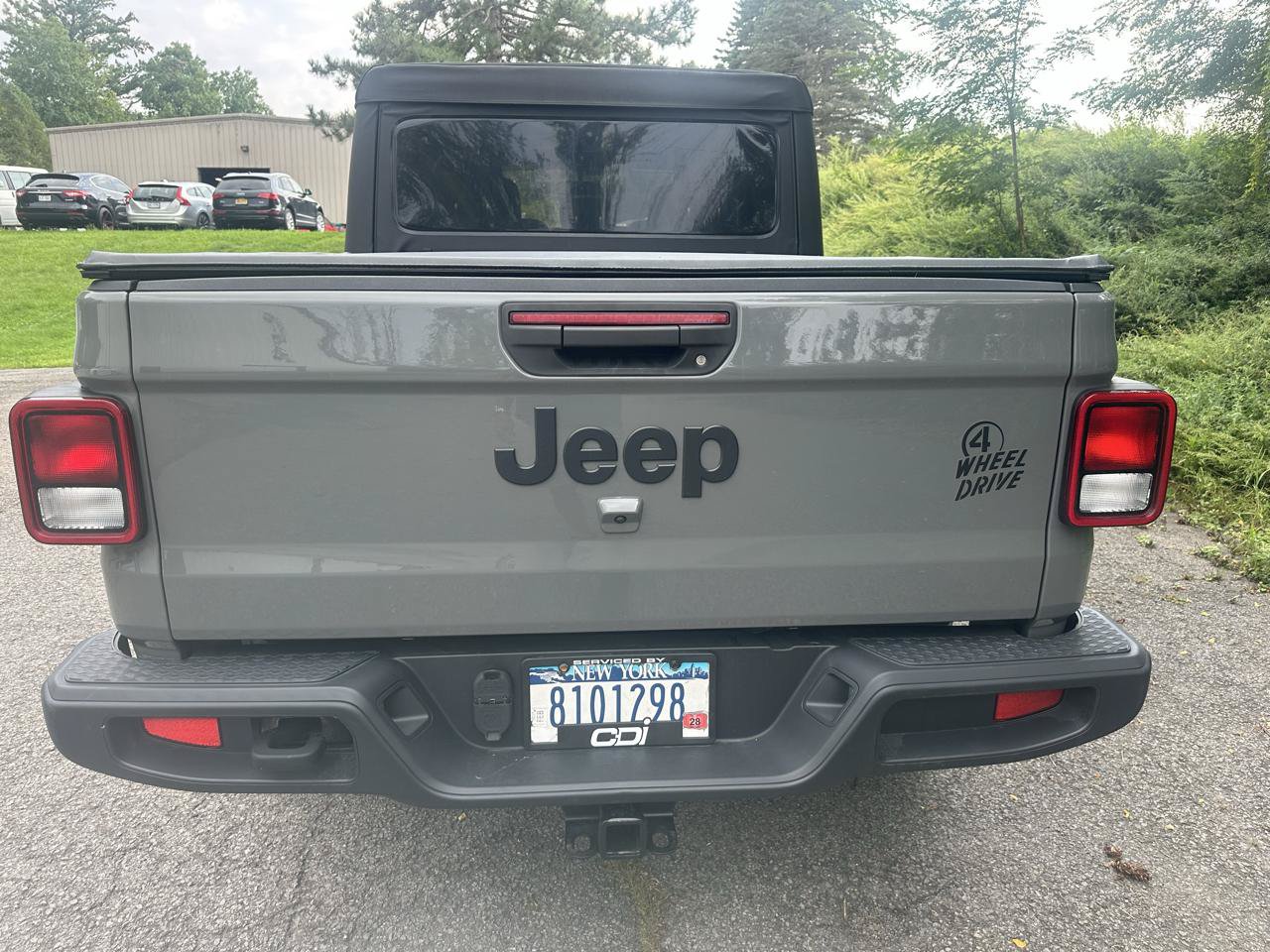 Used 2022 Jeep Gladiator Sport AWD/4WD image 3