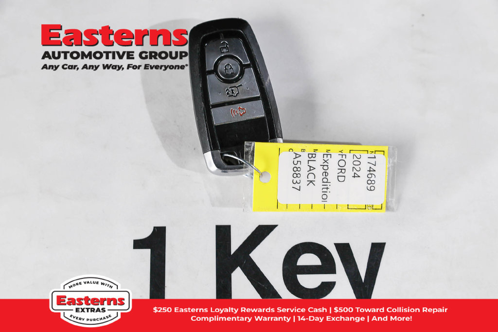 Used 2024 Ford Expedition XLT RWD image 25