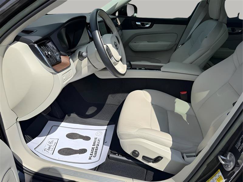 Used 2022 Volvo XC60 B5 Momentum w/ Advanced Package AWD/4WD image 16