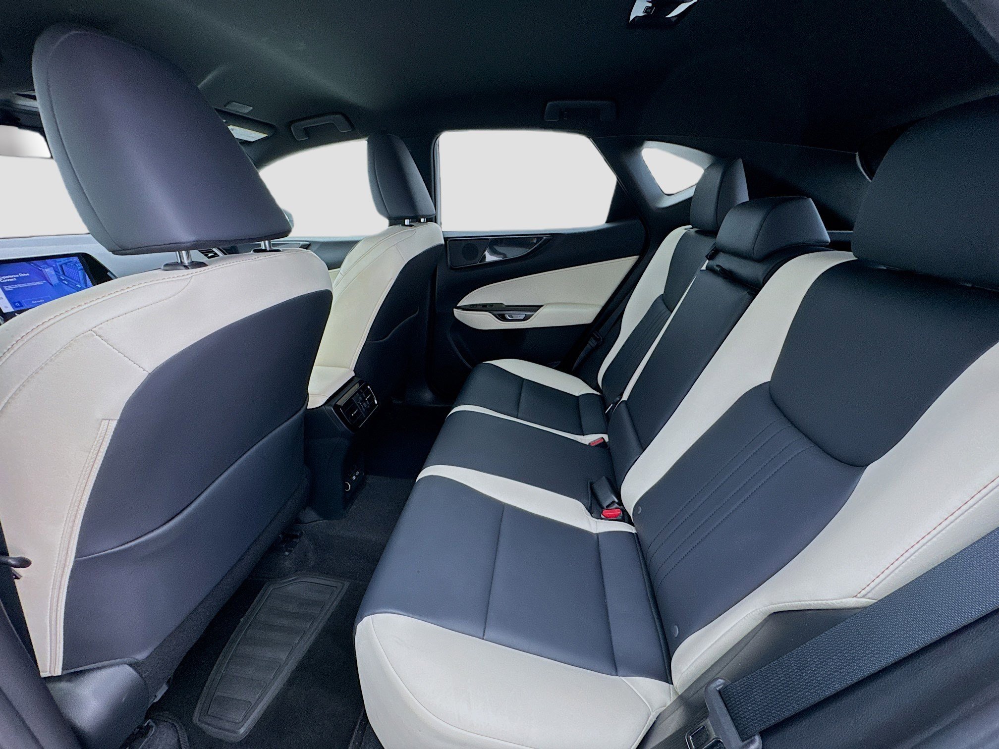 Used 2024 Lexus NX 250 FWD image 15