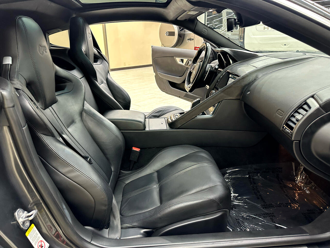 Used 2016 Jaguar F-TYPE R image 35