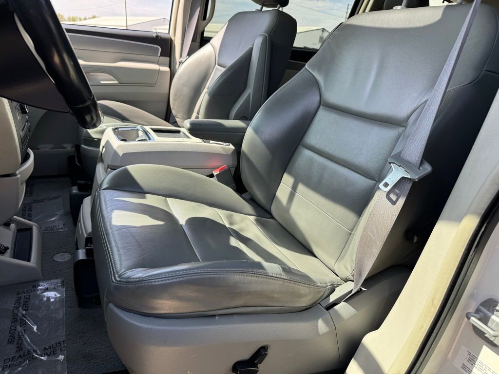 Used 2010 Volkswagen Routan SEL FWD image 46