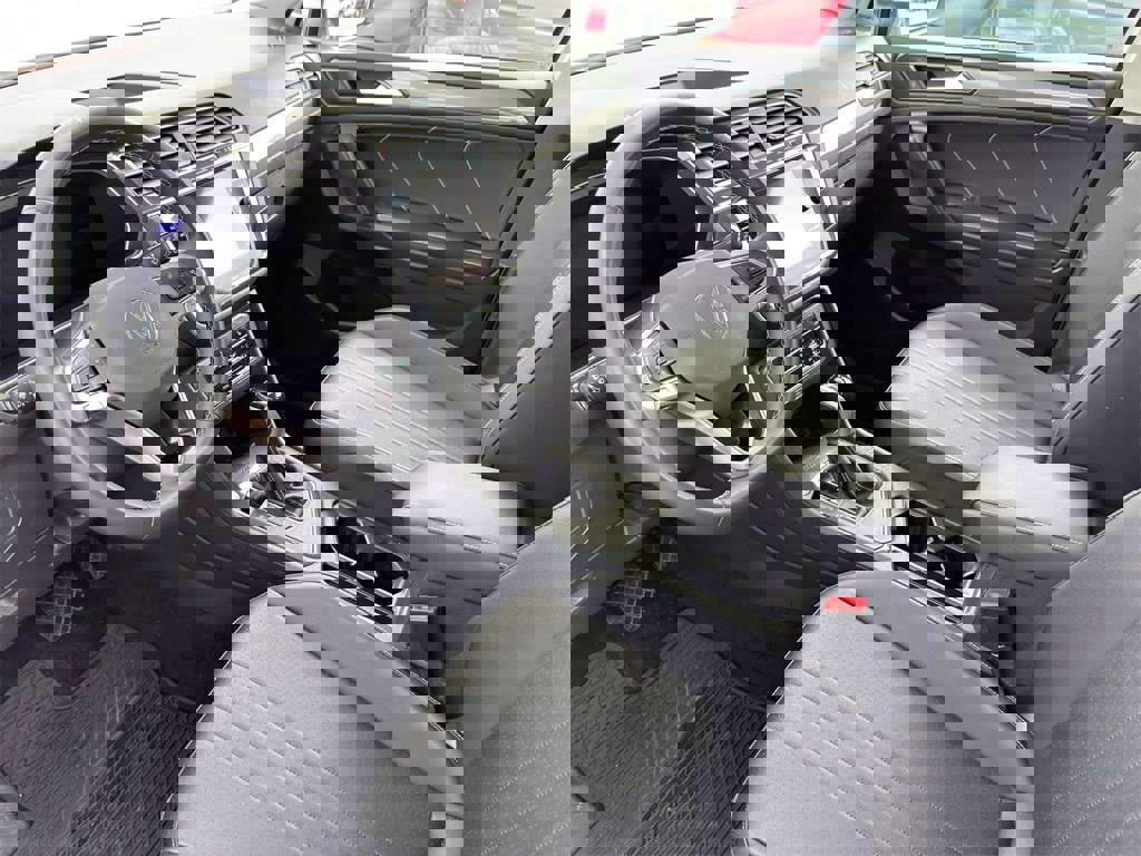 Used 2022 Volkswagen Tiguan SE image 10