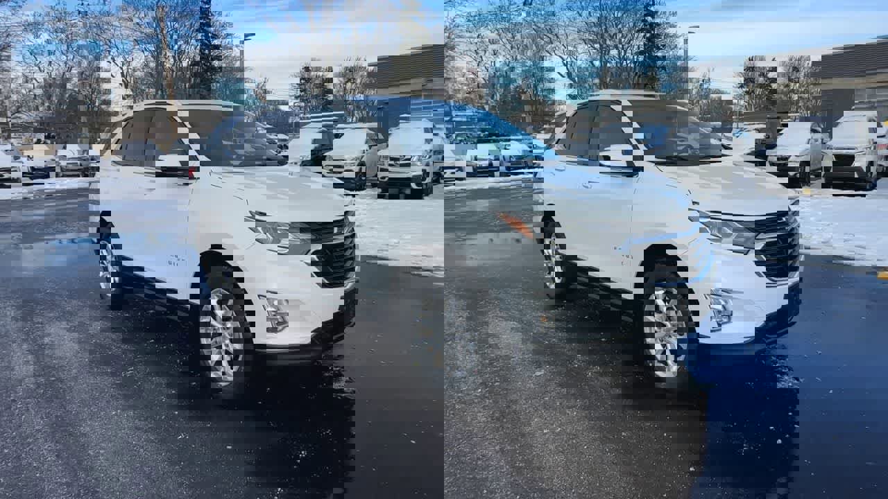 Used 2020 Chevrolet Equinox LT w/ Driver Convenience Package image 2