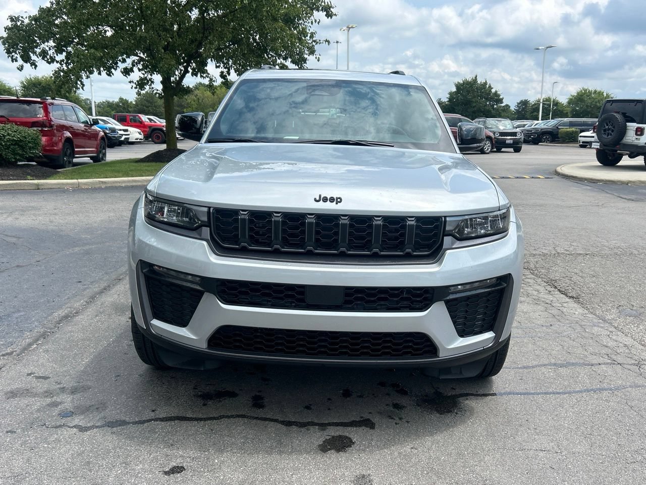 Used 2026 Jeep Grand Cherokee L Limited w/ Limited Altitude Package AWD/4WD image 9