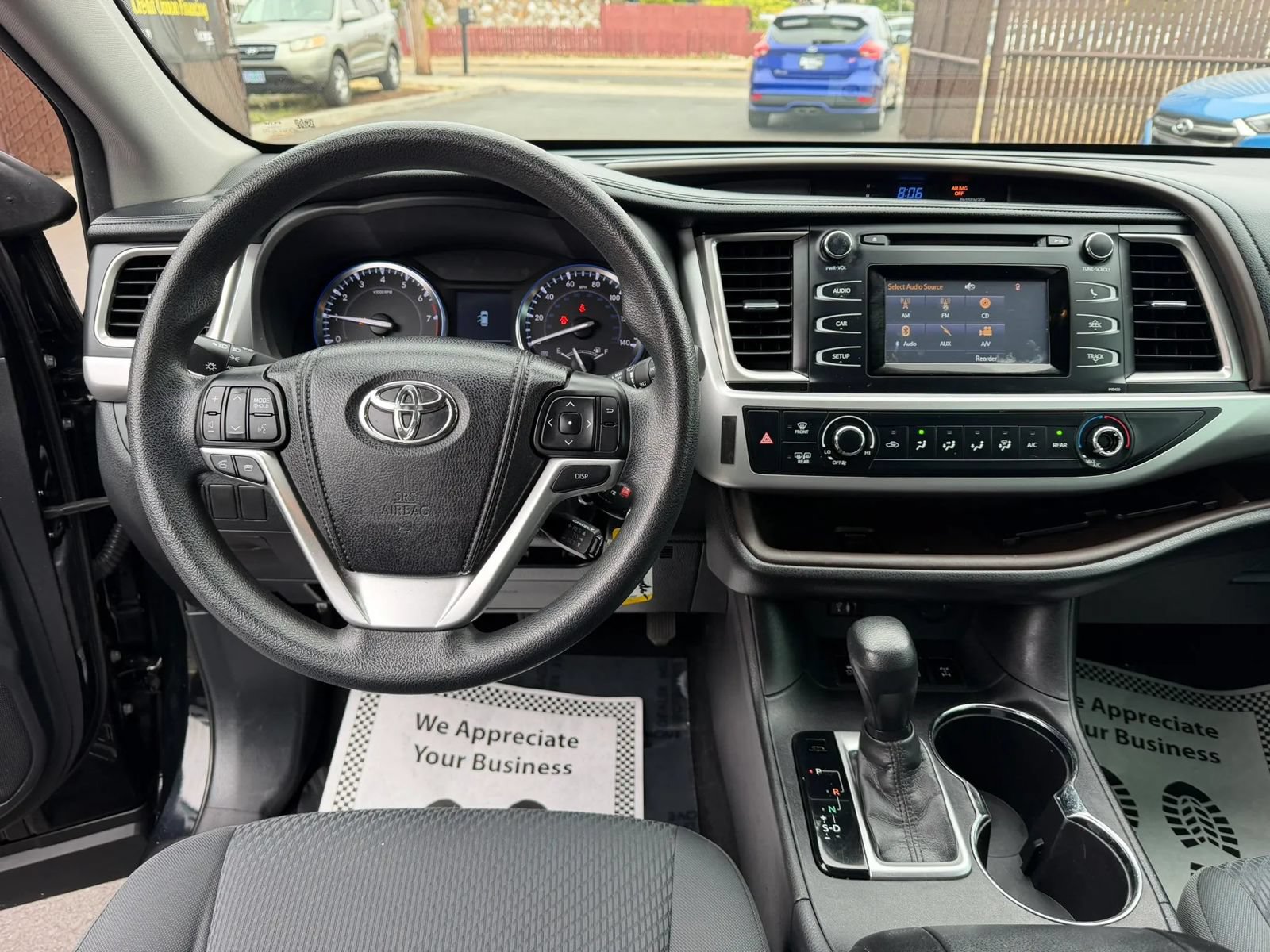Used 2014 Toyota Highlander LE AWD/4WD image 17