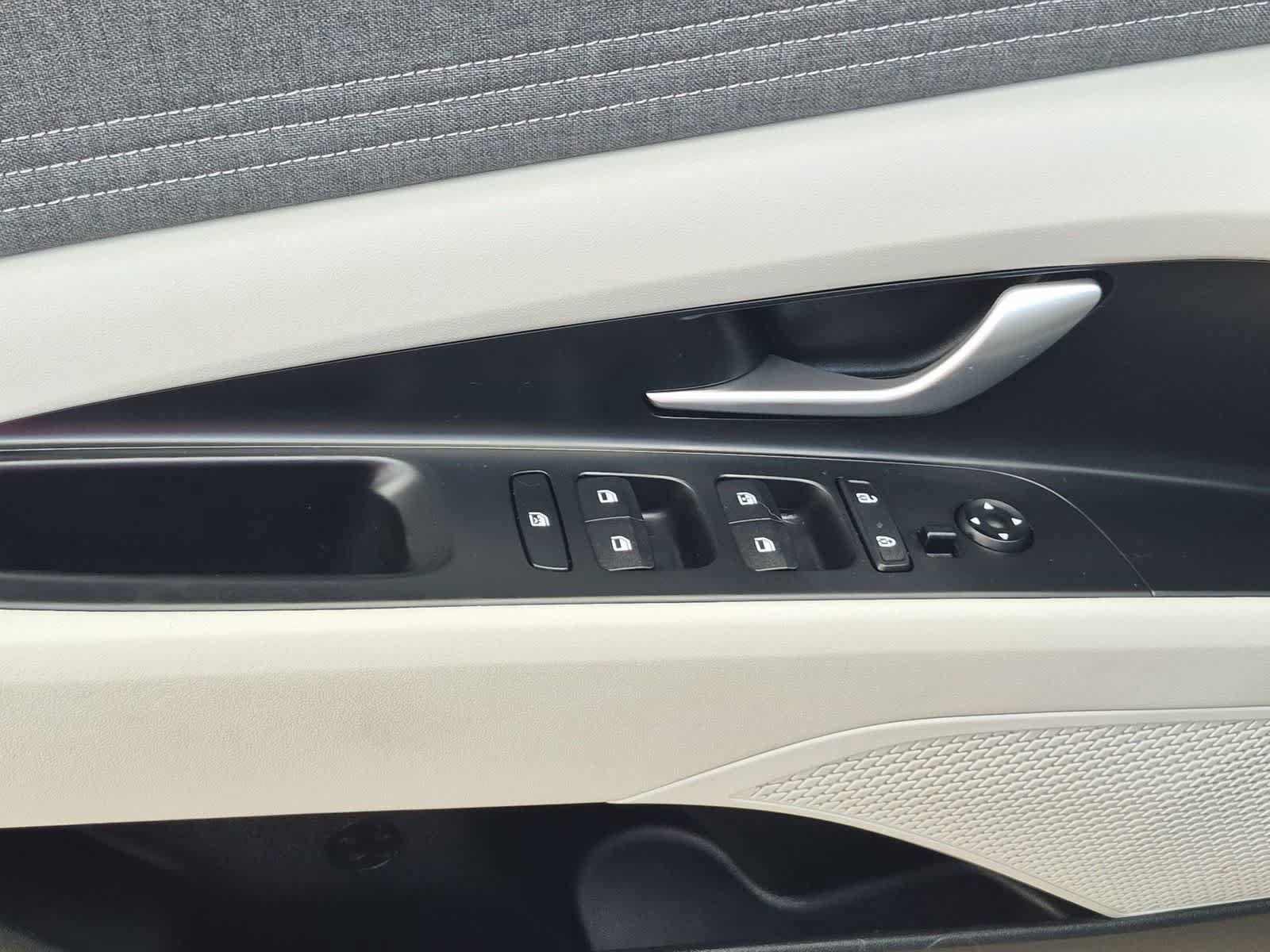 Used 2022 Hyundai Elantra Limited FWD image 24