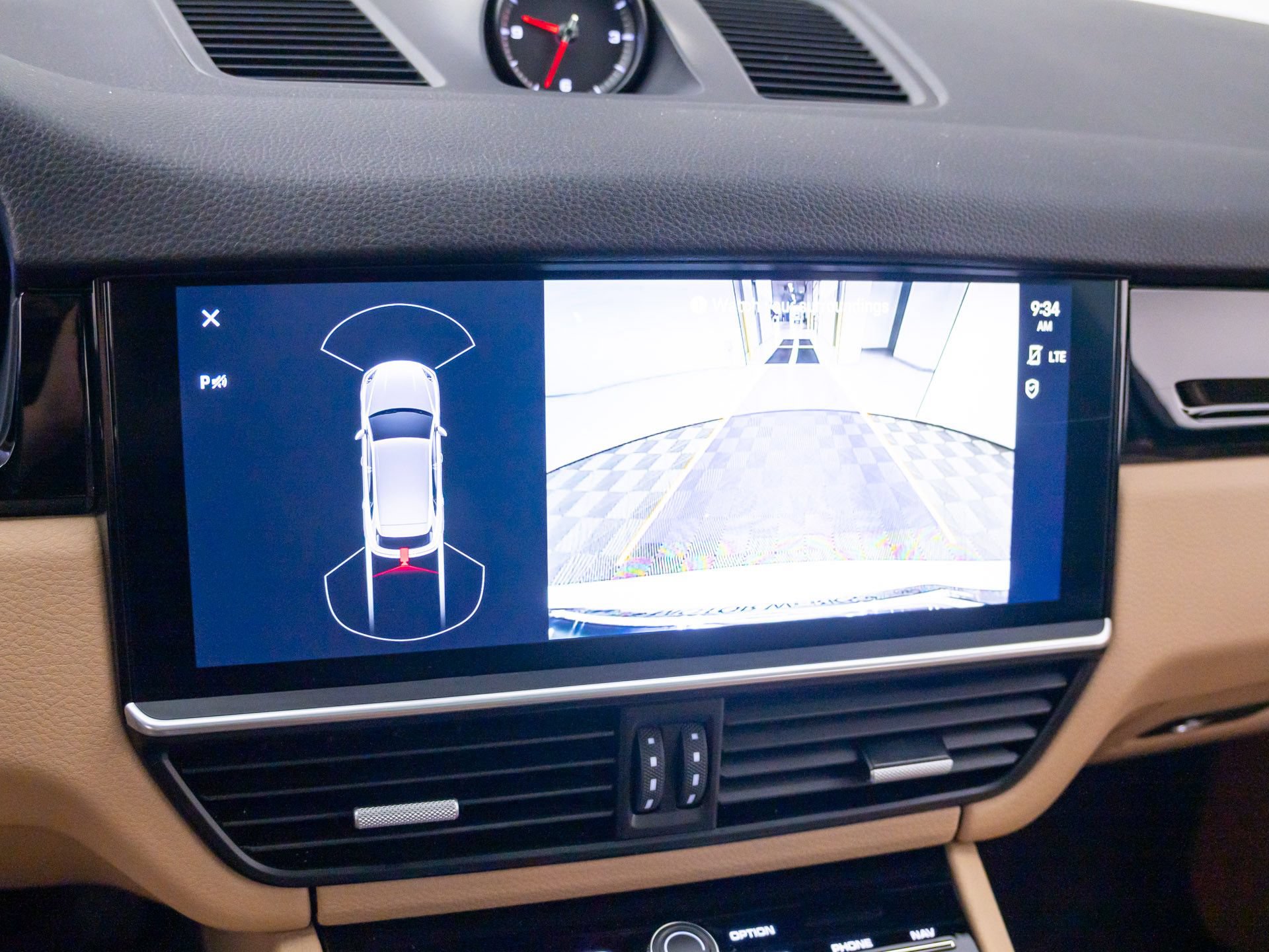 Certified 2023 Porsche Cayenne AWD/4WD image 27