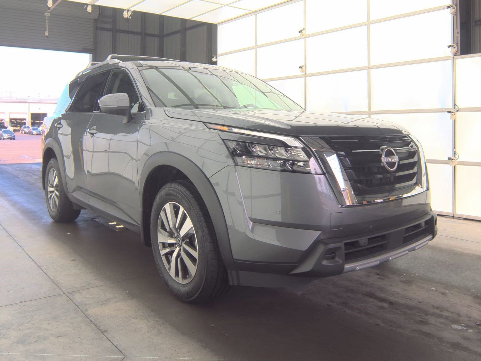 Used 2025 Nissan Pathfinder SL image 4