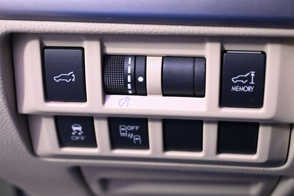 Used 2015 Subaru Outback 3.6R Limited image 25