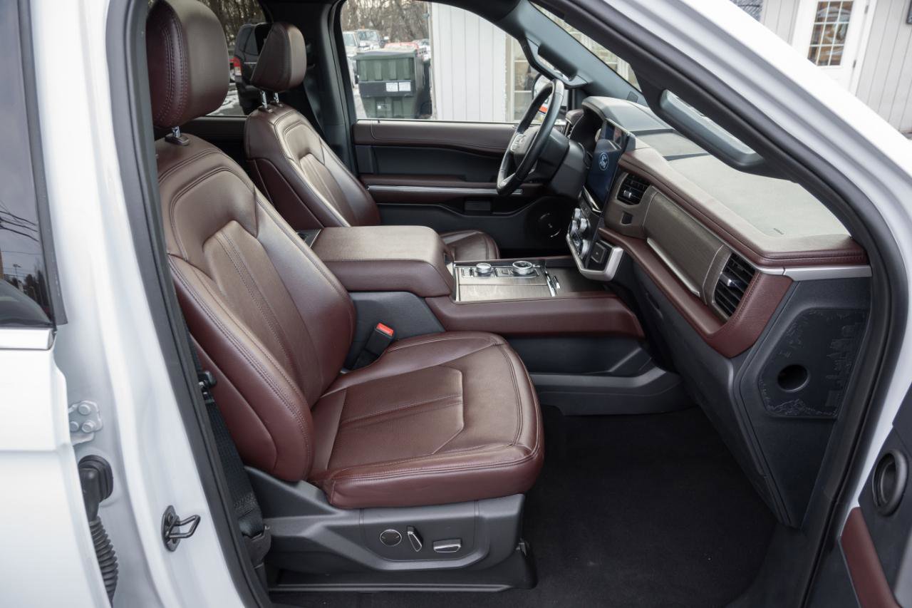 Used 2024 Ford Expedition Limited image 44