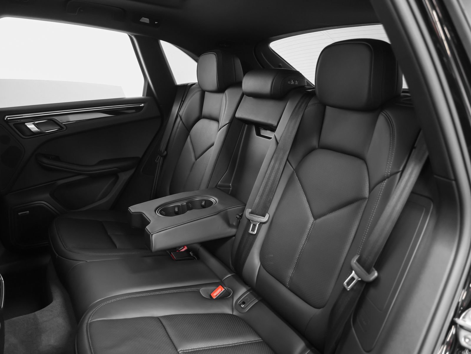 New 2026 Porsche Macan AWD/4WD image 39