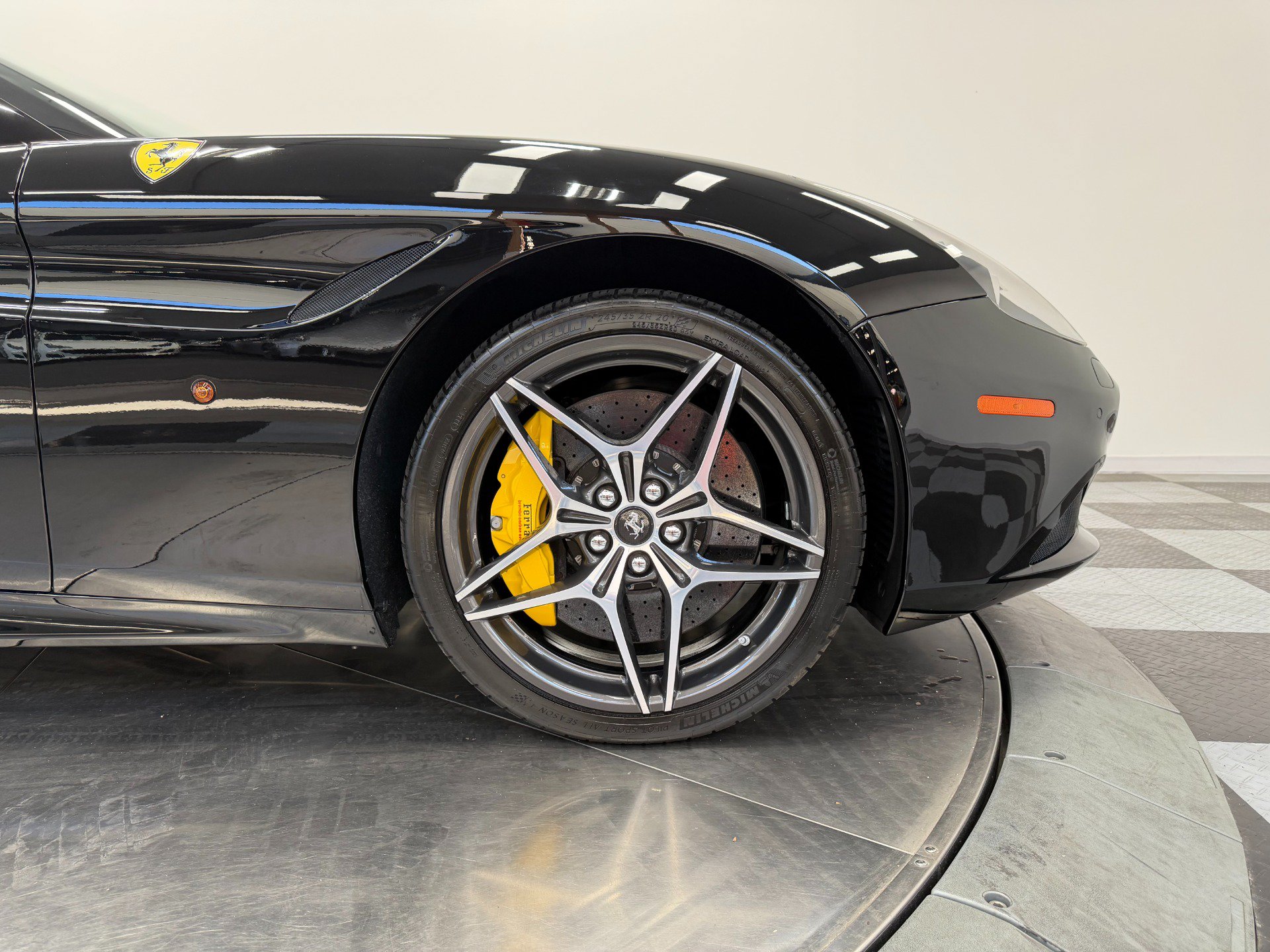 Used 2016 Ferrari California T RWD image 28
