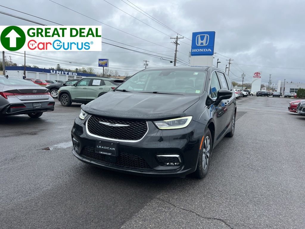 Used 2022 Chrysler Pacifica Touring-L w/ Uconnect Theater Family Group FWD image 1