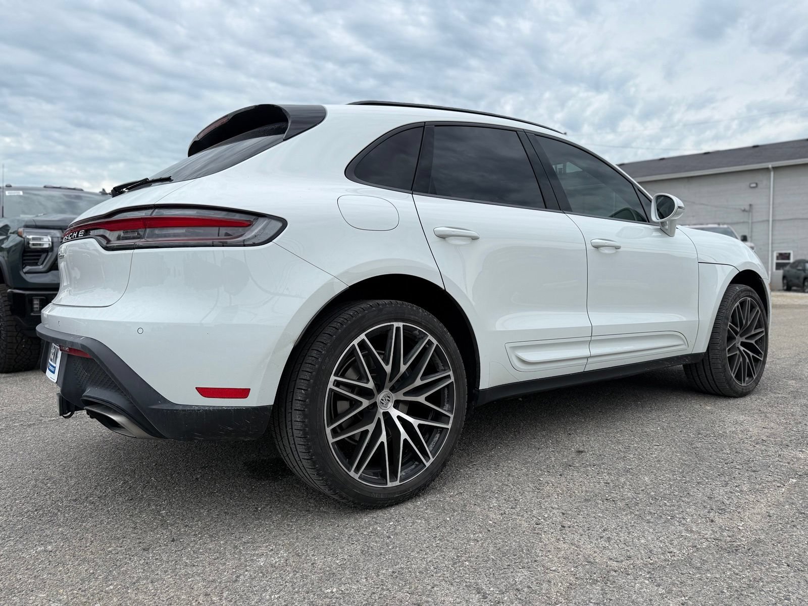Used 2023 Porsche Macan AWD/4WD image 6