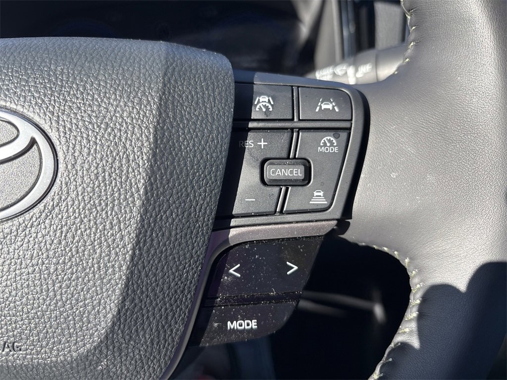 Used 2025 Toyota Camry XLE image 30