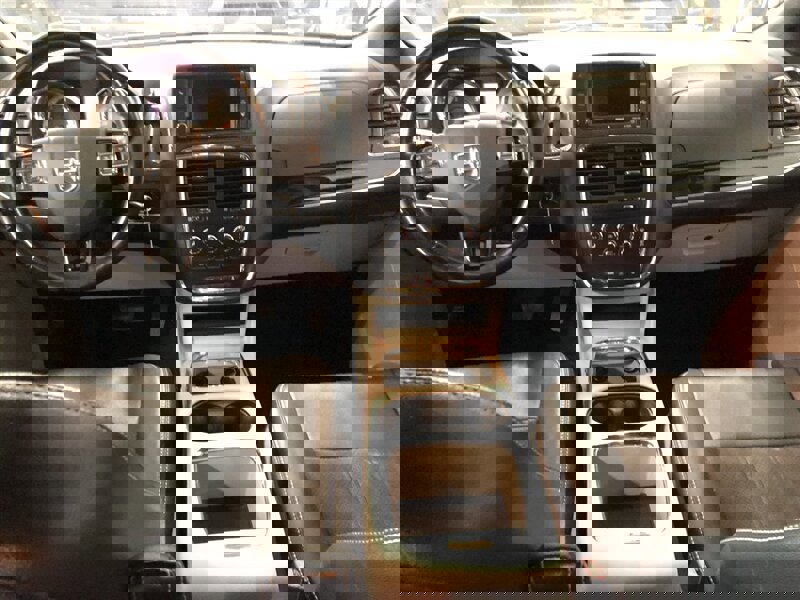 Used 2019 Dodge Grand Caravan SXT w/ Rear Park Assist Package image 8