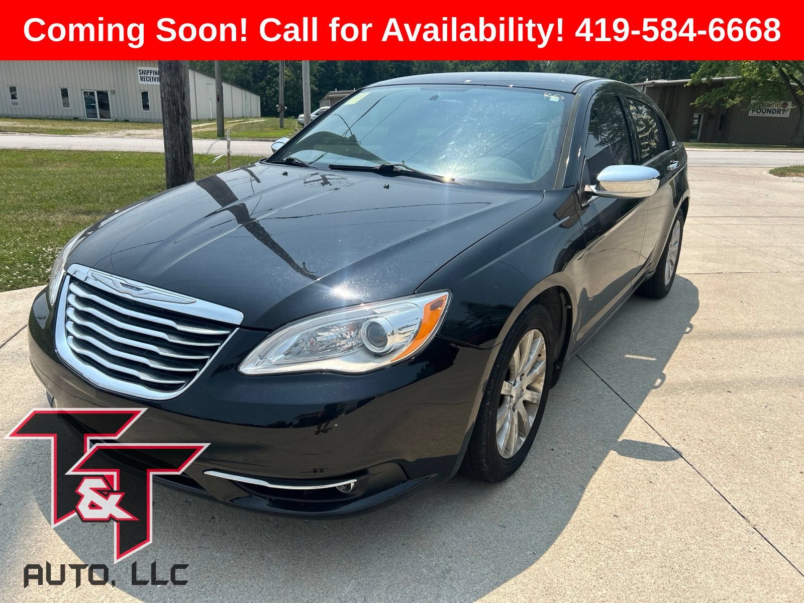 Used 2013 Chrysler 200 Limited FWD image 2