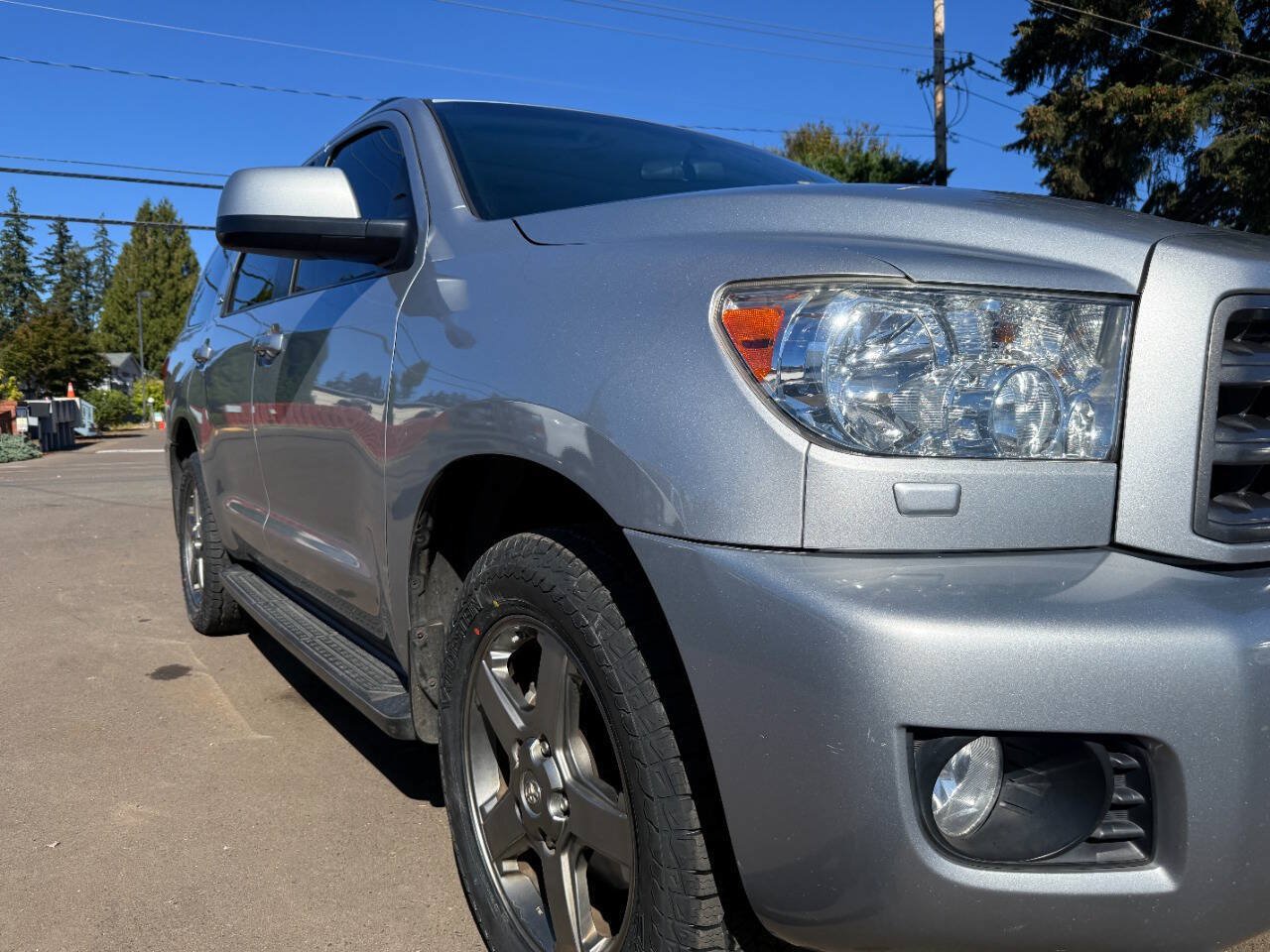 Used 2014 Toyota Sequoia SR5 w/ Sport Appearance Package AWD/4WD image 36