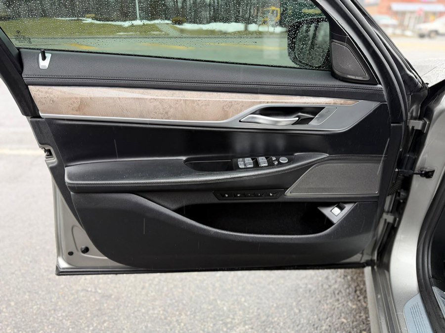 Used 2020 BMW 740i xDrive w/ M Sport Package image 12