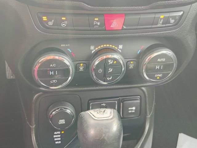 Used 2017 Jeep Renegade Limited w/ Advanced Technology Group image 23