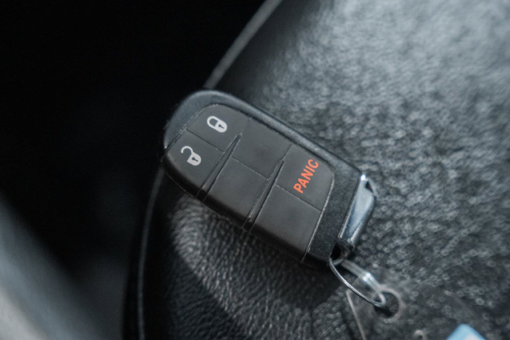 Used 2022 Jeep Compass Latitude AWD/4WD image 38