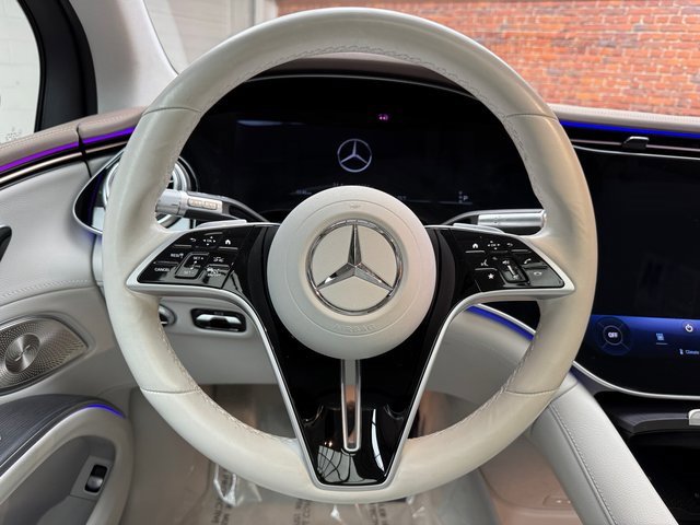 Used 2023 Mercedes-Benz EQS 580 4MATIC SUV image 14