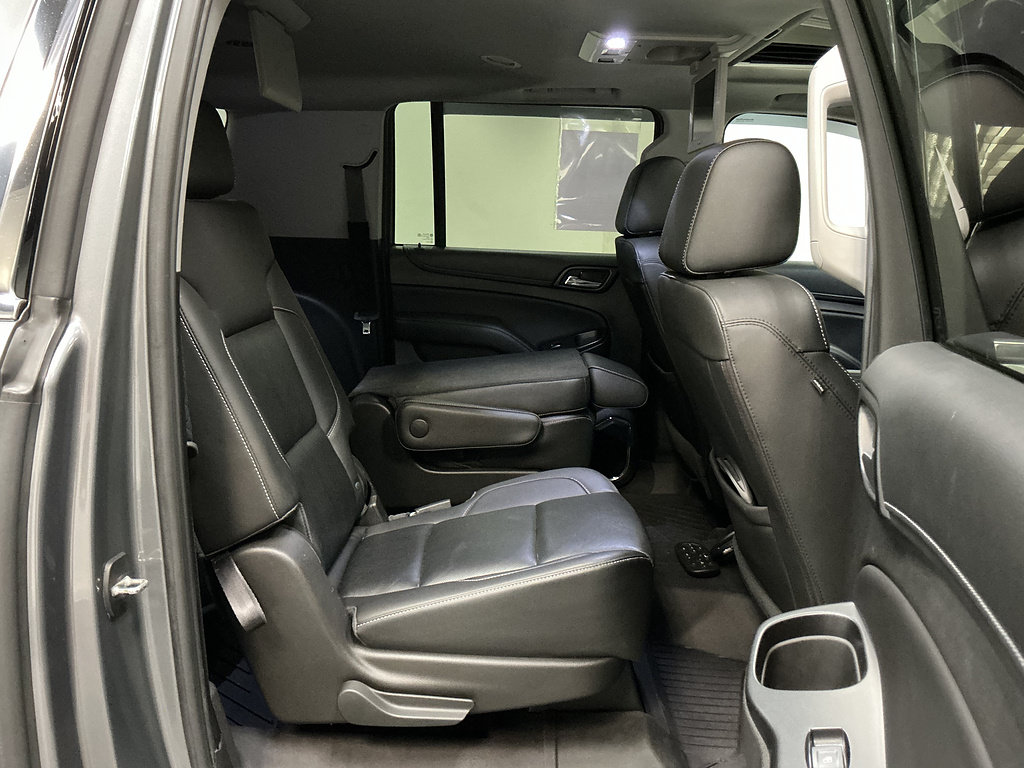 Used 2018 Chevrolet Suburban Premier AWD/4WD image 32
