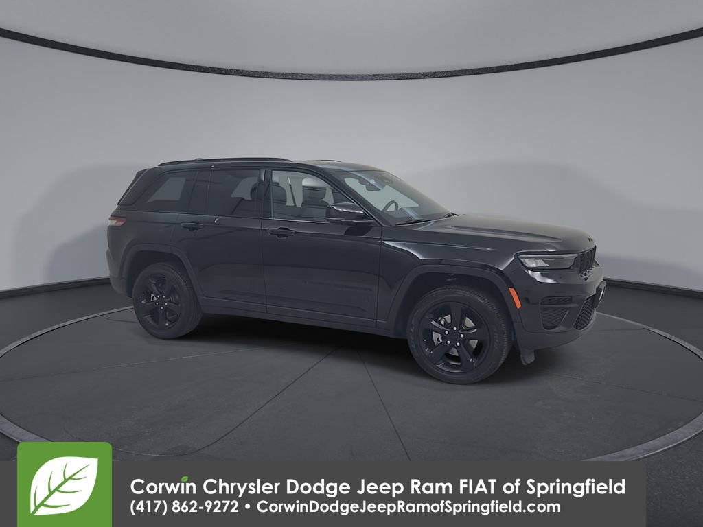 Used 2023 Jeep Grand Cherokee Altitude image 2