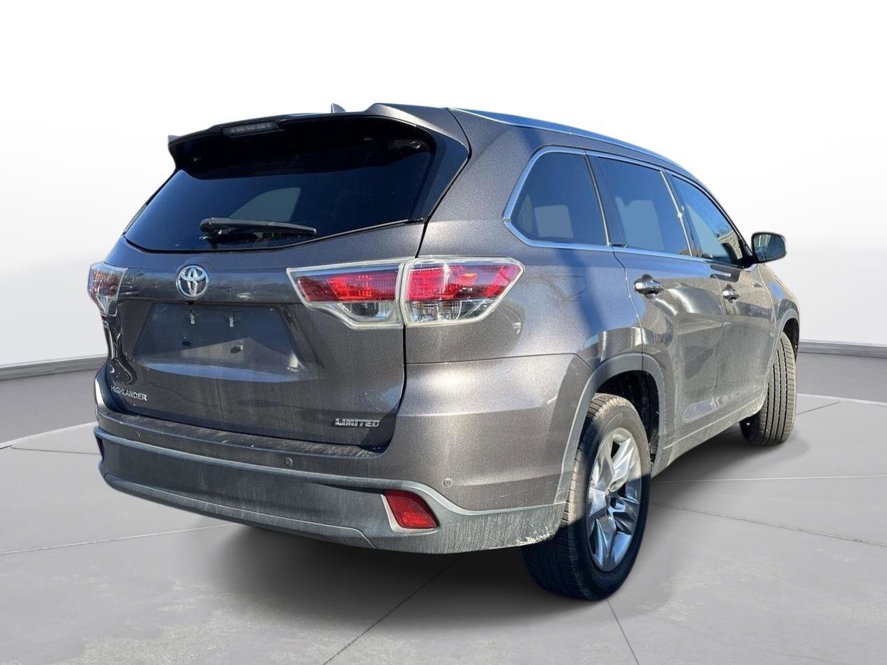 Used 2015 Toyota Highlander Limited w/ Driver Technology Package image 6