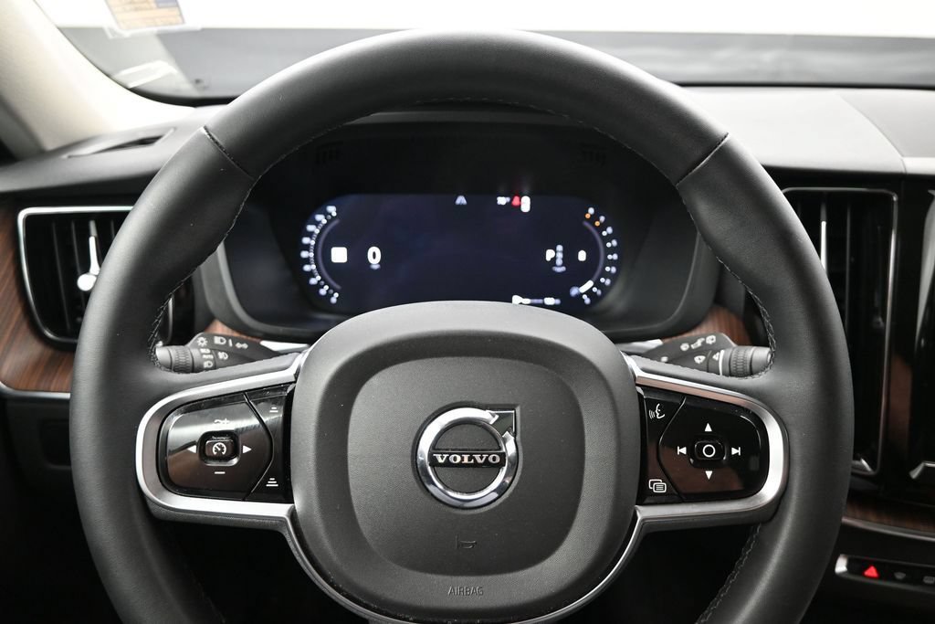 Used 2024 Volvo XC60 B5 Plus w/ Protection Package Premier AWD/4WD image 11