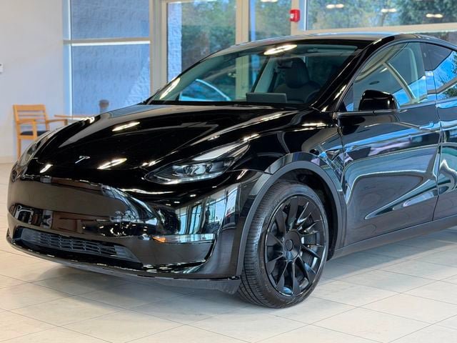 Used 2023 Tesla Model Y Long Range AWD/4WD image 3