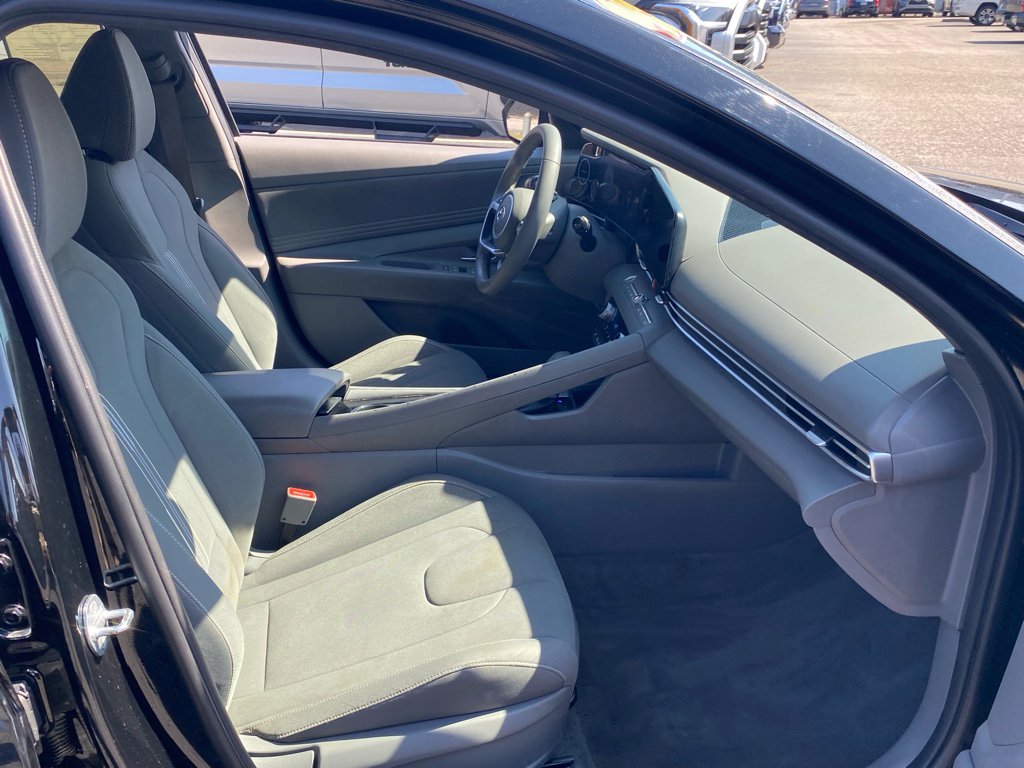 Used 2023 Hyundai Elantra SEL w/ Convenience Package image 12