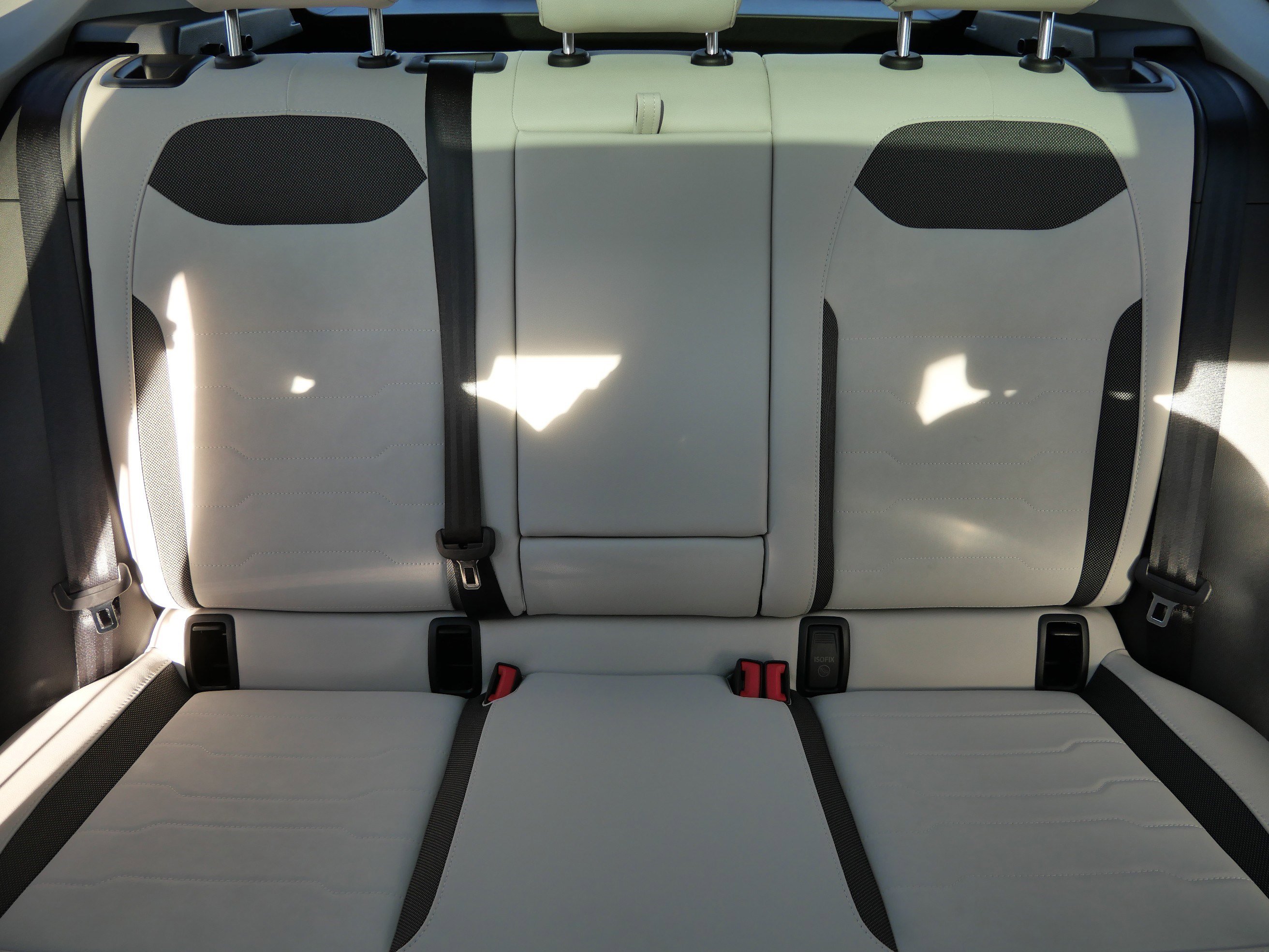 Certified 2025 Volkswagen Taos SE image 13