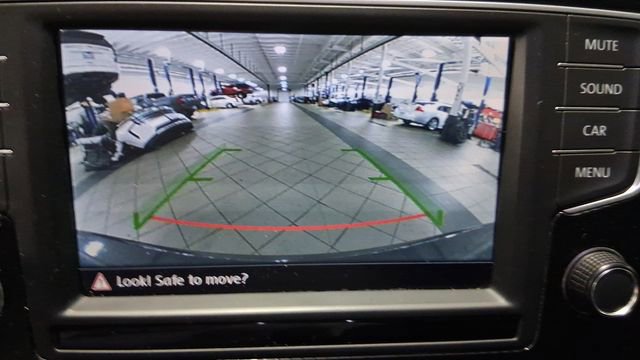 Used 2016 Volkswagen Golf 4-Door image 31