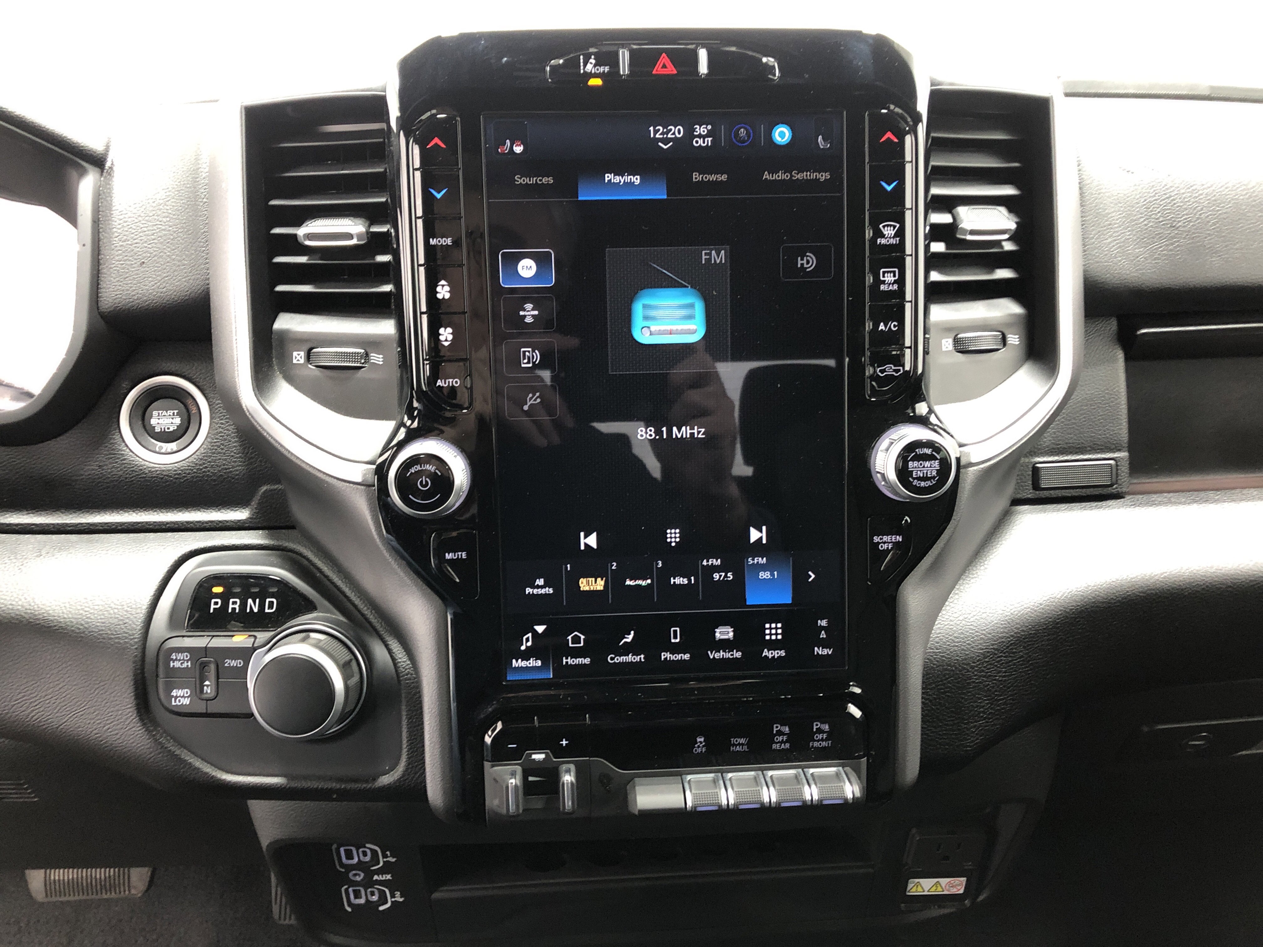 Certified 2024 RAM 2500 Big Horn w/ Night Edition AWD/4WD image 23