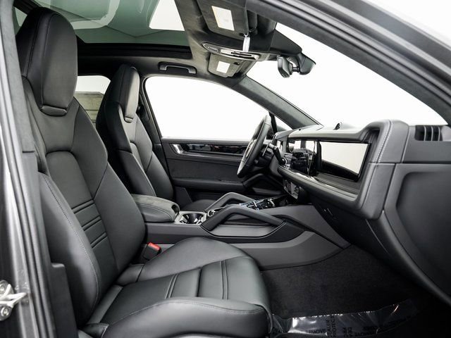 New 2026 Porsche Cayenne GTS image 23